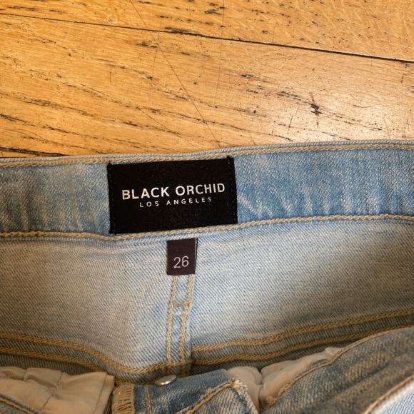 Black orchid Los Angeles denim shorts. Size 26. Frayed bottom. Button up front - Picture 2 of 4